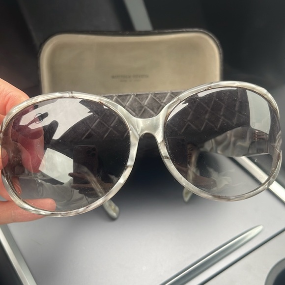 Bottega Veneta sunglass - Picture 3 of 4